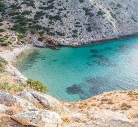 Les processus de localisation de la déformation dans les zones de subduction:  le cas les îles de Syros et Sifnos dans les Cyclades.