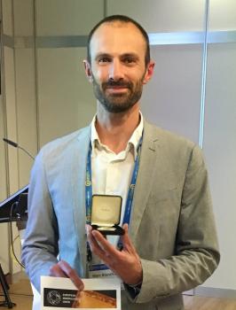Marc Blanchard reçoit la médaille d’excellence en recherche 2017 de l’EMU